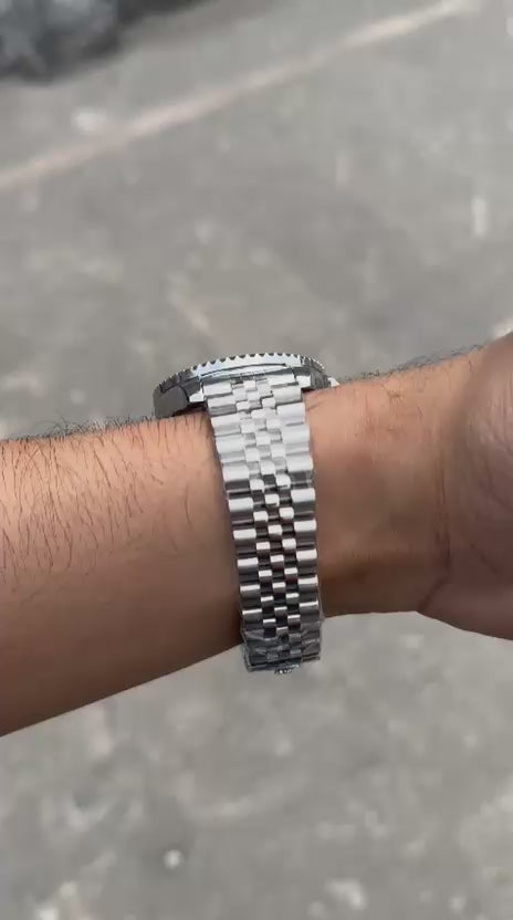 Luxury GMT Style Red Blue Bezel Quartz Watch – Stainless Steel Men’s Wrist Watch