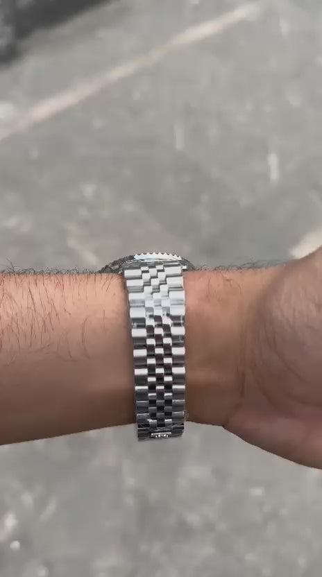 Luxury GMT Style Black Green Bezel Quartz Watch – Stainless Steel Men’s Wrist Watch